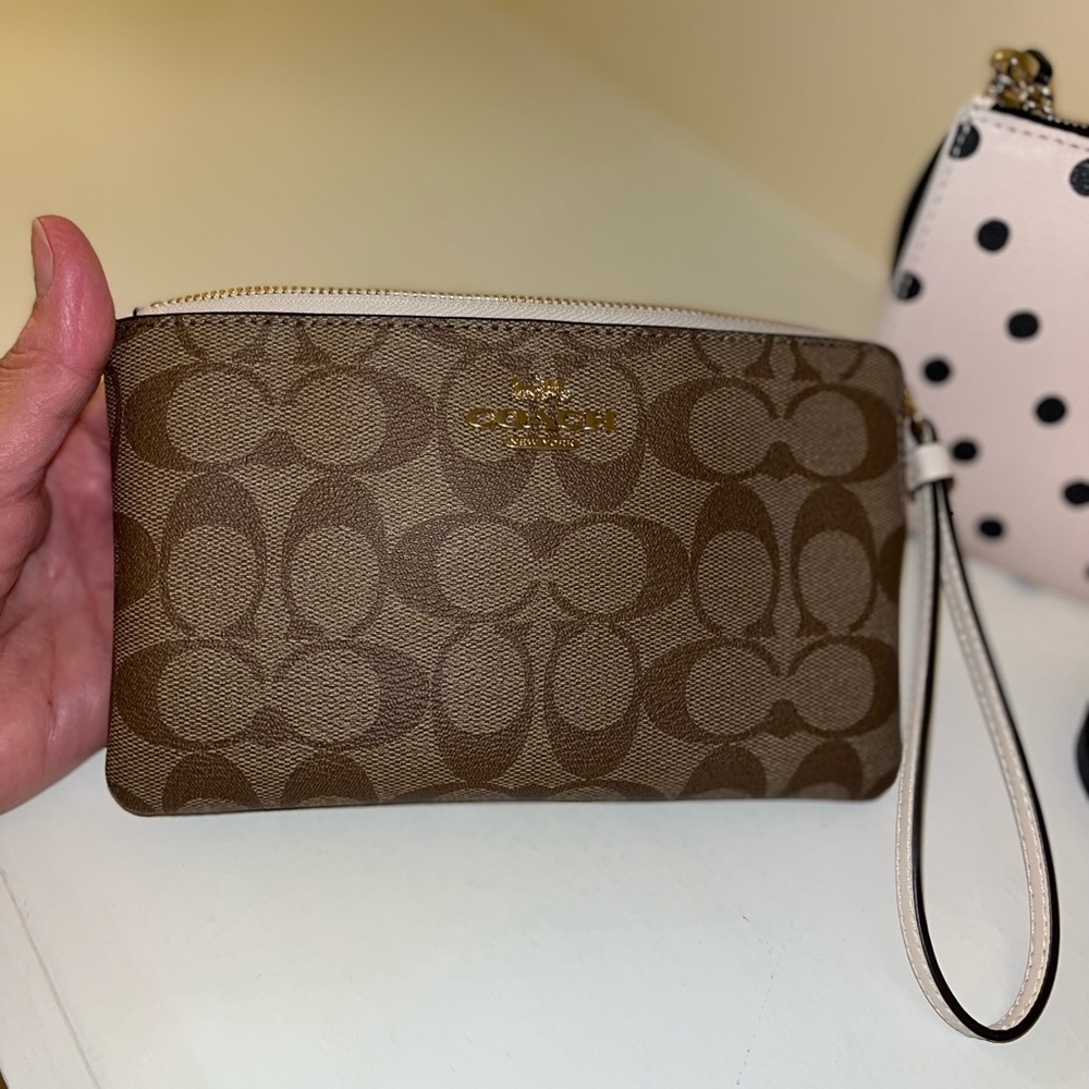 Coach clutch/wristlets